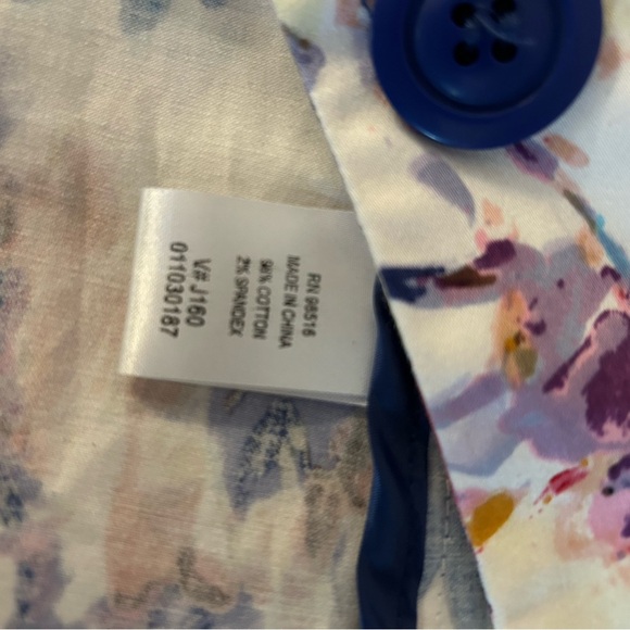 Coldwater Creek Floral Women's Top with Blue Accents - Picture 7 of 7